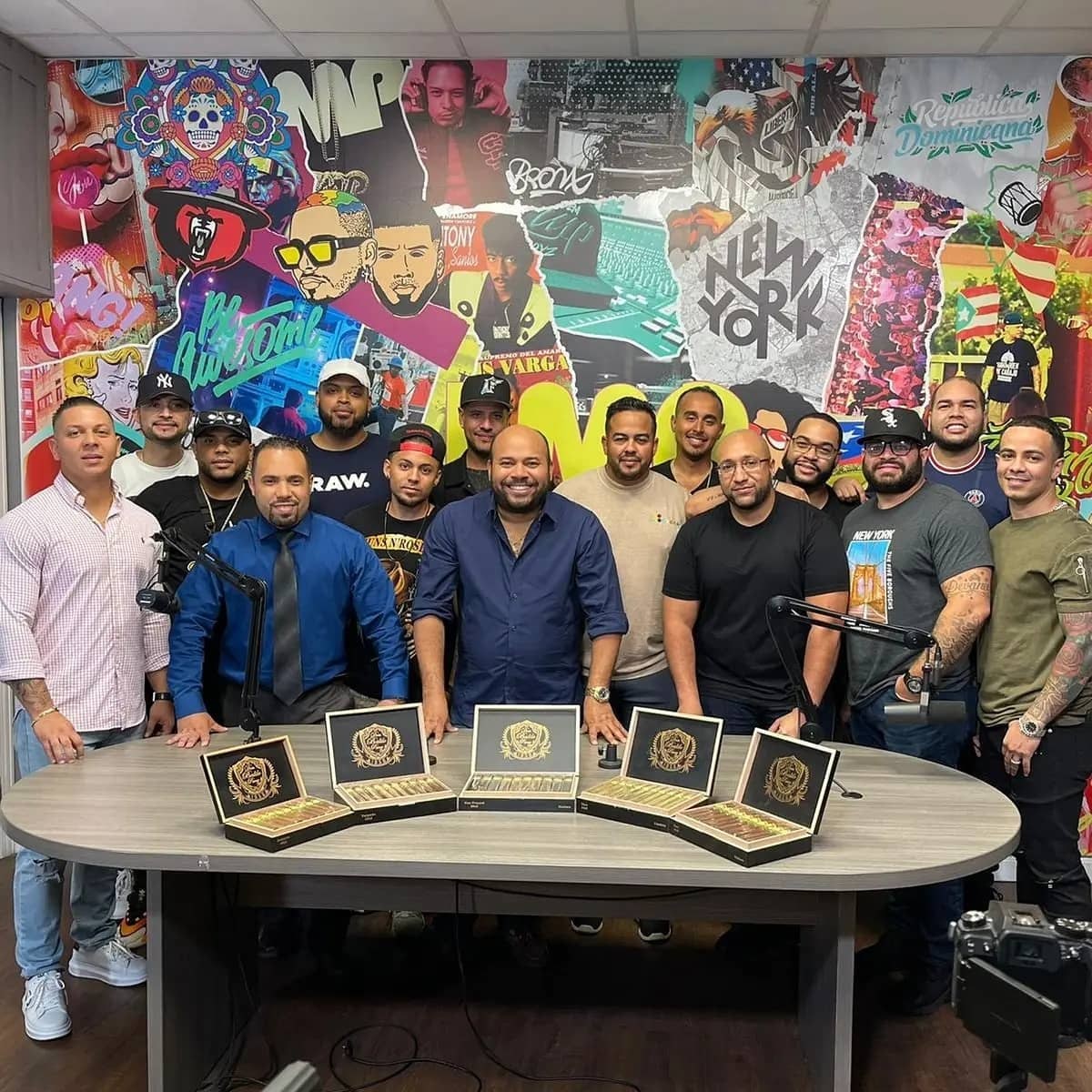 The LMP team around a table of Don Balilo Pérez cigar boxes