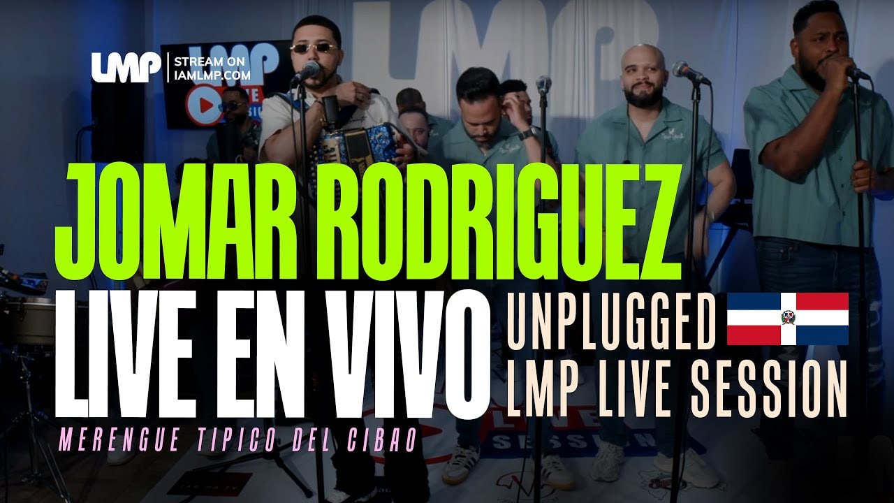 Jomar Rodríguez and his band performing unplugged in the LMP Live Session