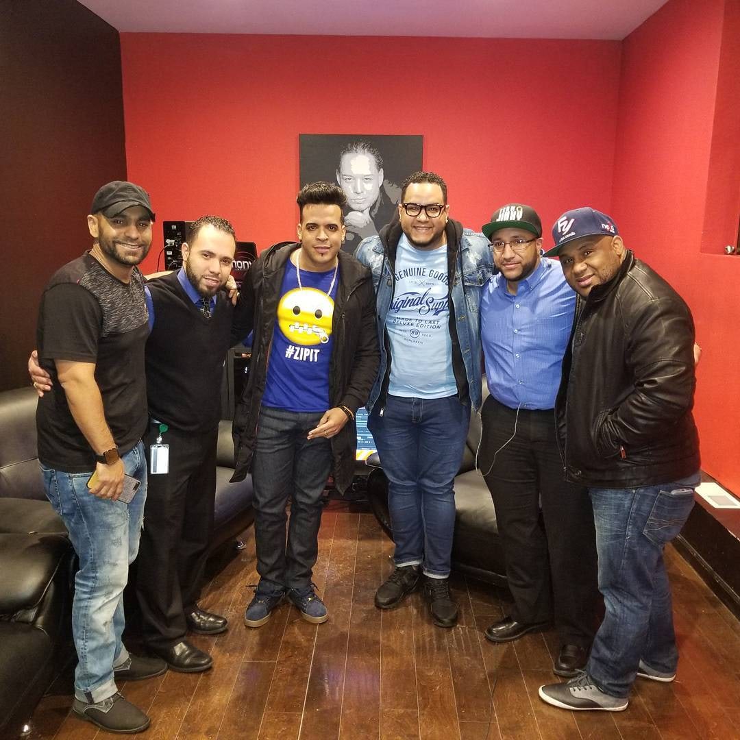 Nexo with the team of La Presión Radio Show